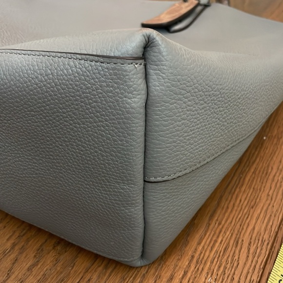 Coach tote handbag in grey color with signature coach interior - Picture 14 of 15